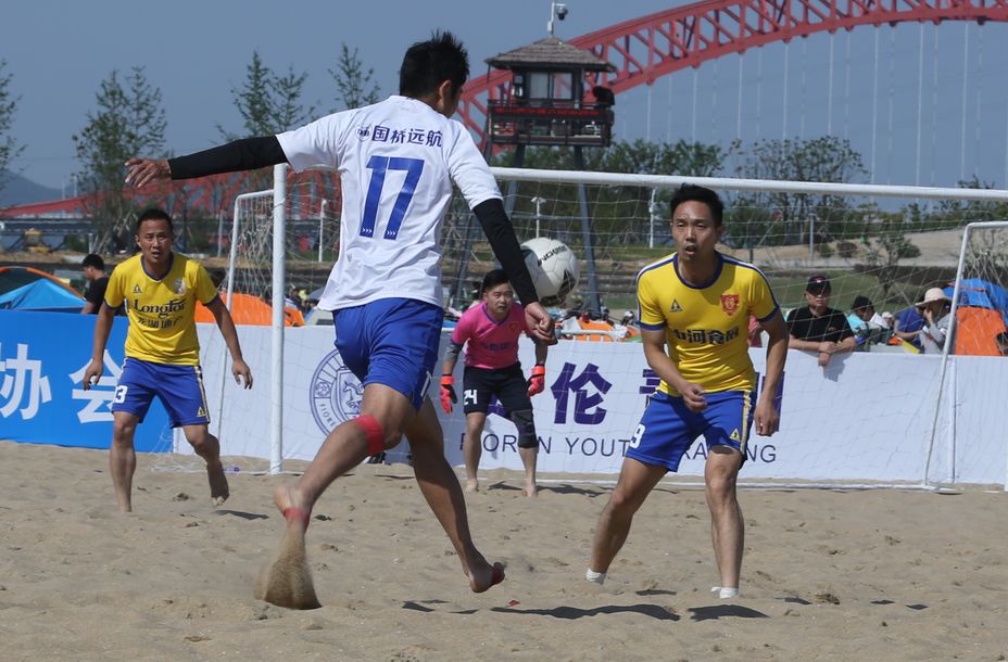 沙滩足球赛，热情洋溢的滨海对决