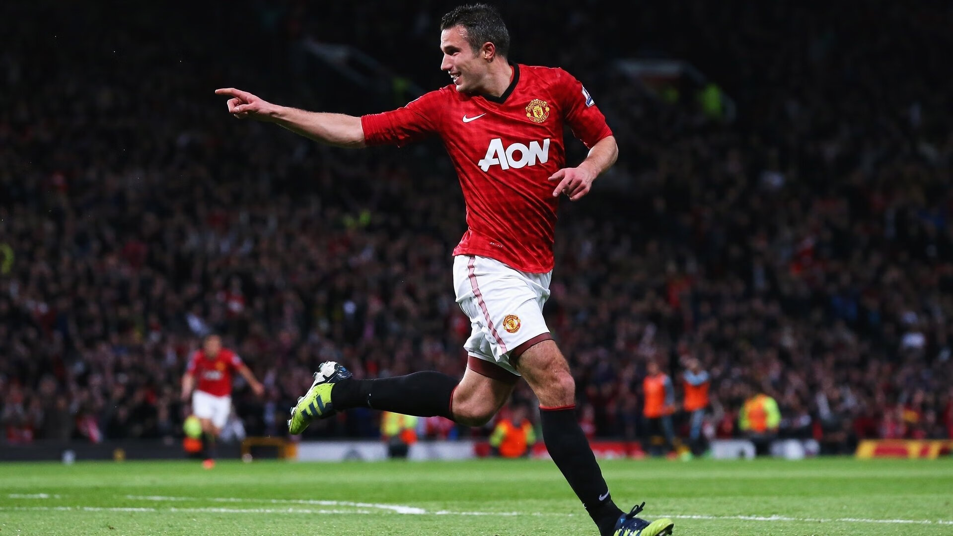 拜仁控球占优,短传渗透打穿防区,拜仁全攻全守