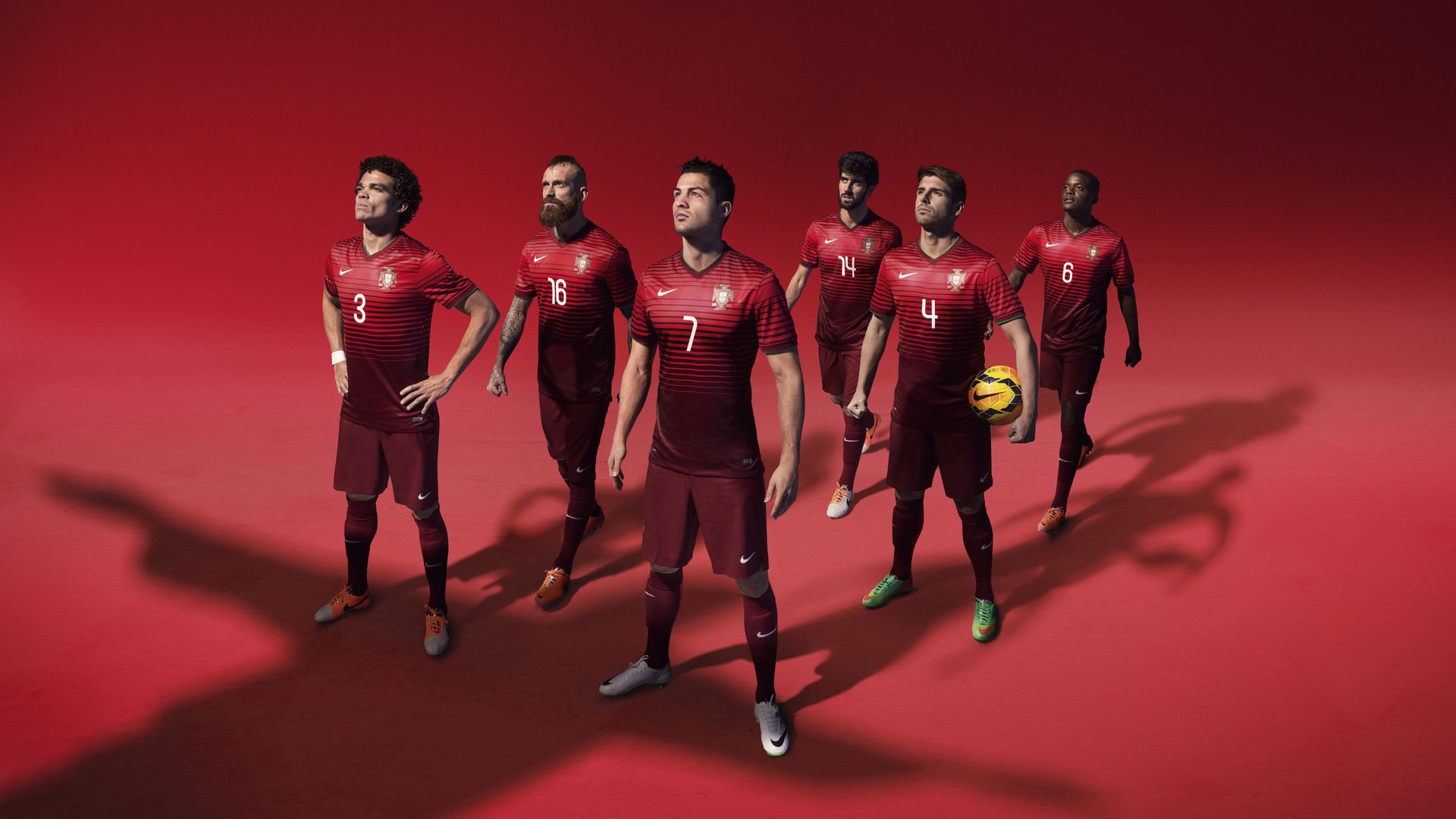 校园足球推广计划深入推进，青少年热情高涨，校园足球的推广