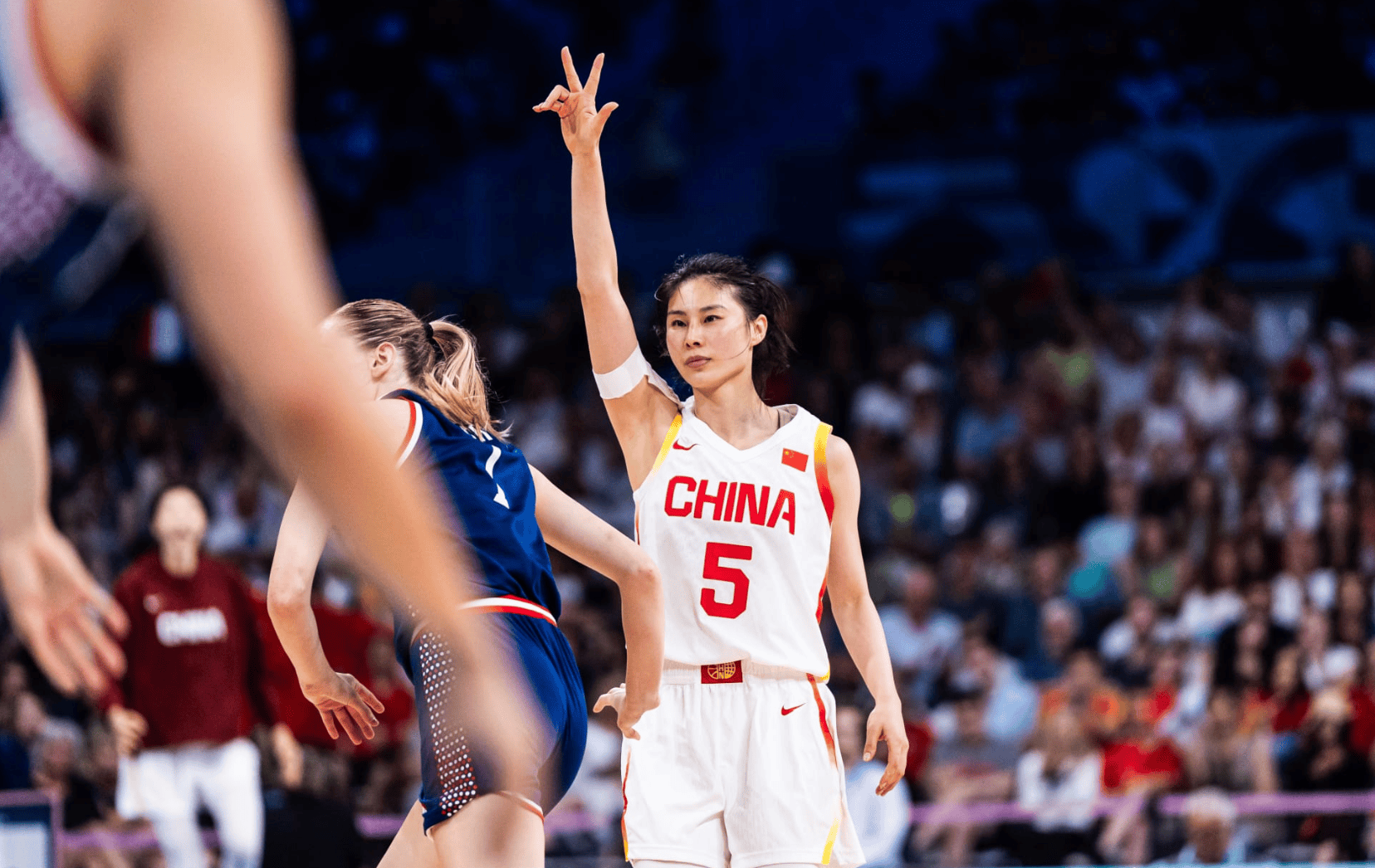 B体育官方网址:中国女篮的奥运征程:机遇与挑战并存的简单介绍 B体育官方网址:中国女篮的奥运征程:机遇与挑战并存的简单介绍